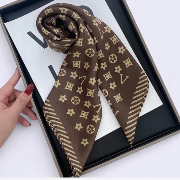 Louis Vuitton Monogram Brown and Cream Square - Picture 1 of 3